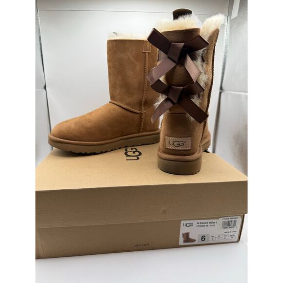 UGG women’s Bailey bow boot size 6 main image 7